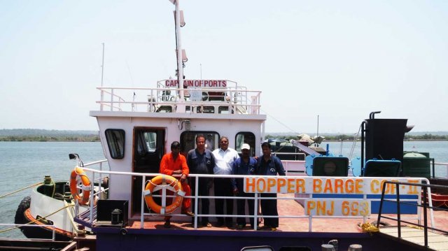 Hopper barge